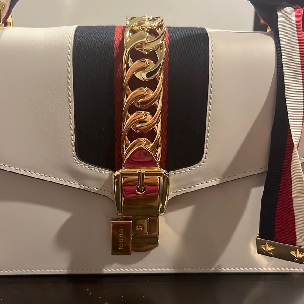Gucci Sylvie handbag - Picture 6 of 16